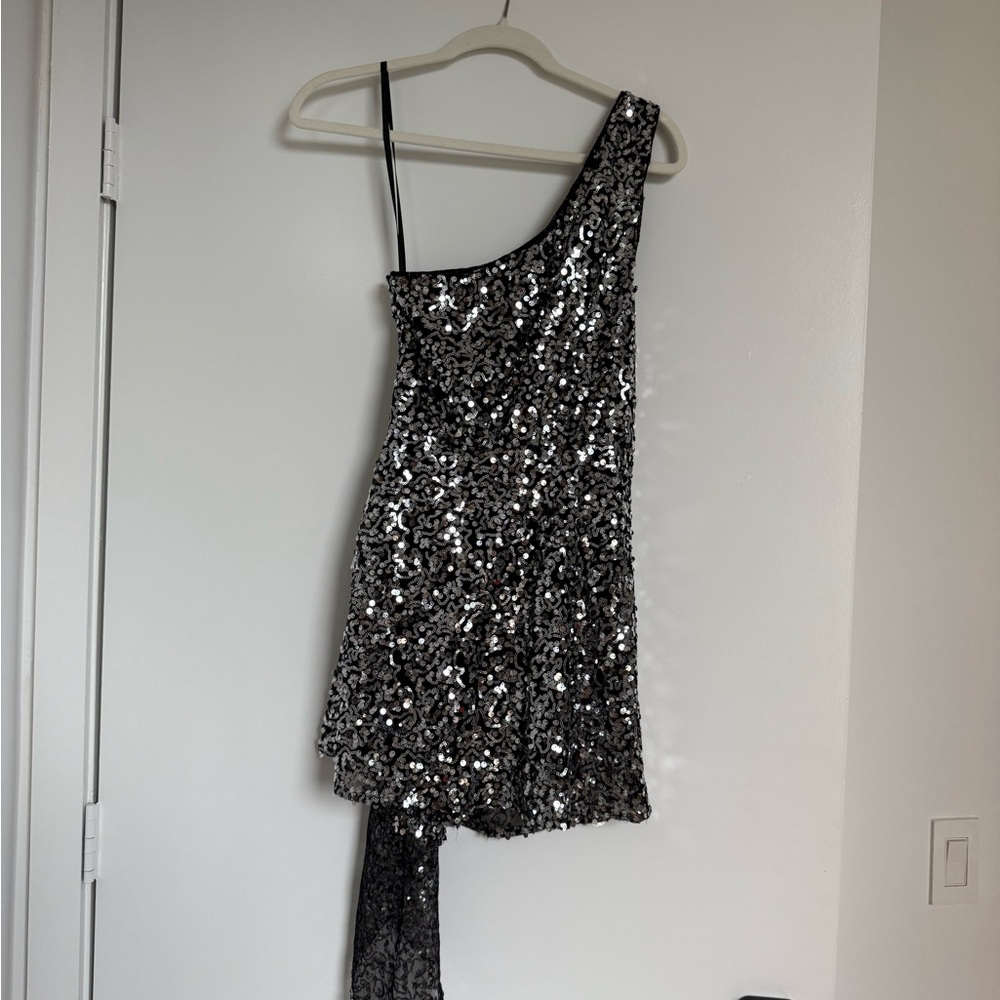 h:ours Black and Silver Sequin One Shoulder Cocktail Dress